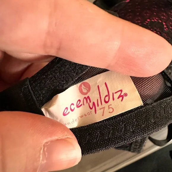 NEW| Intimate Set - Picture 7 of 8